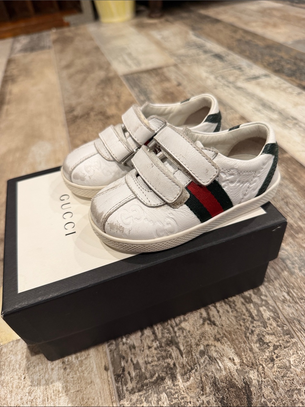 Authentic Gucci White Kids Velcro Sneakers with Green and Red Accent